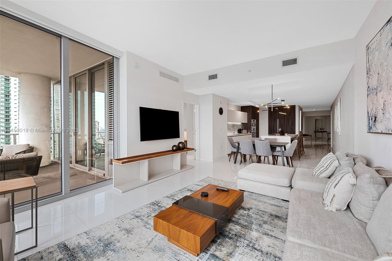 PARAMOUNT MIAMI WORLDCENT - Residential Lease