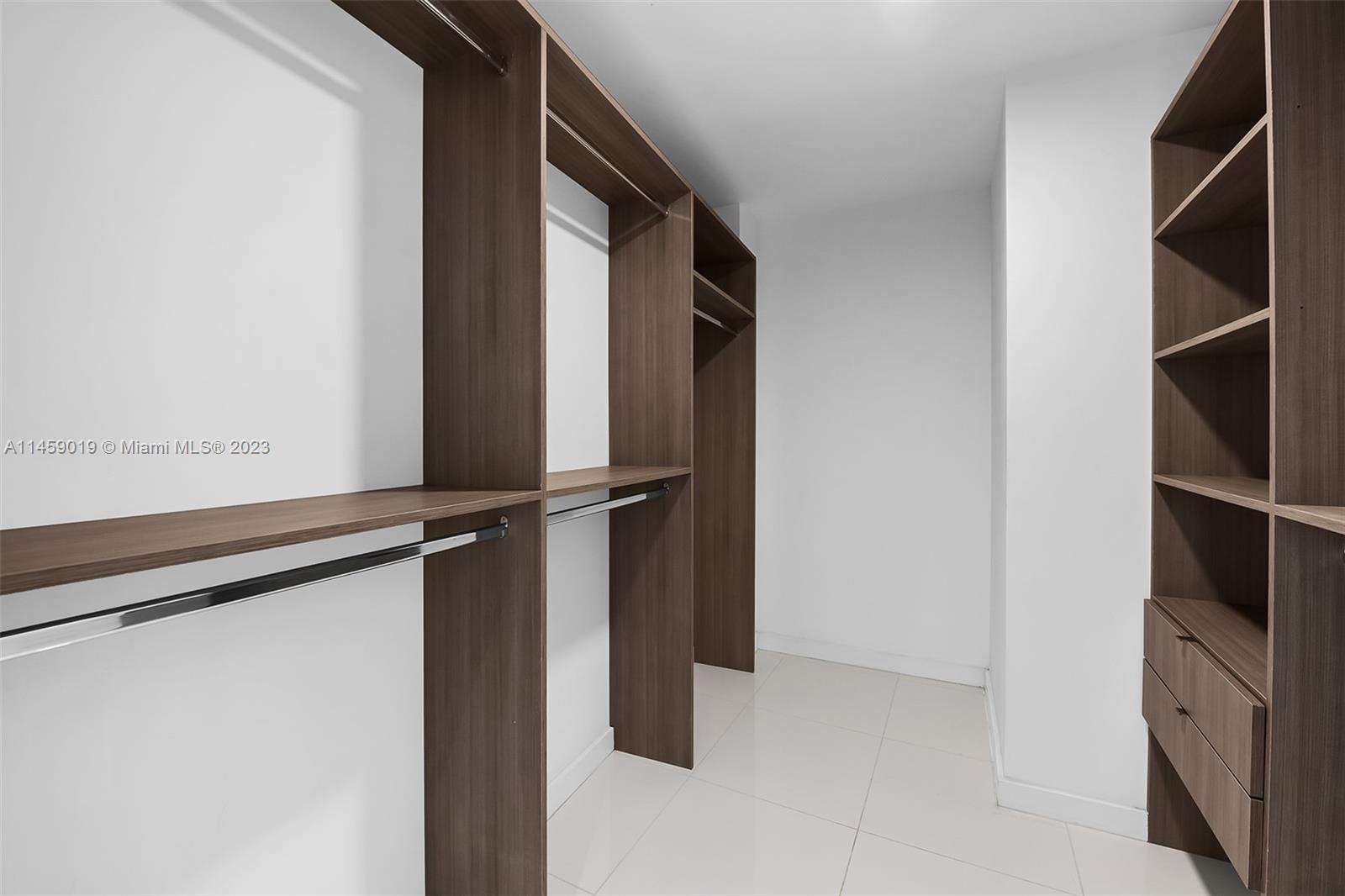 PARAMOUNT MIAMI WORLDCENT - Residential Lease