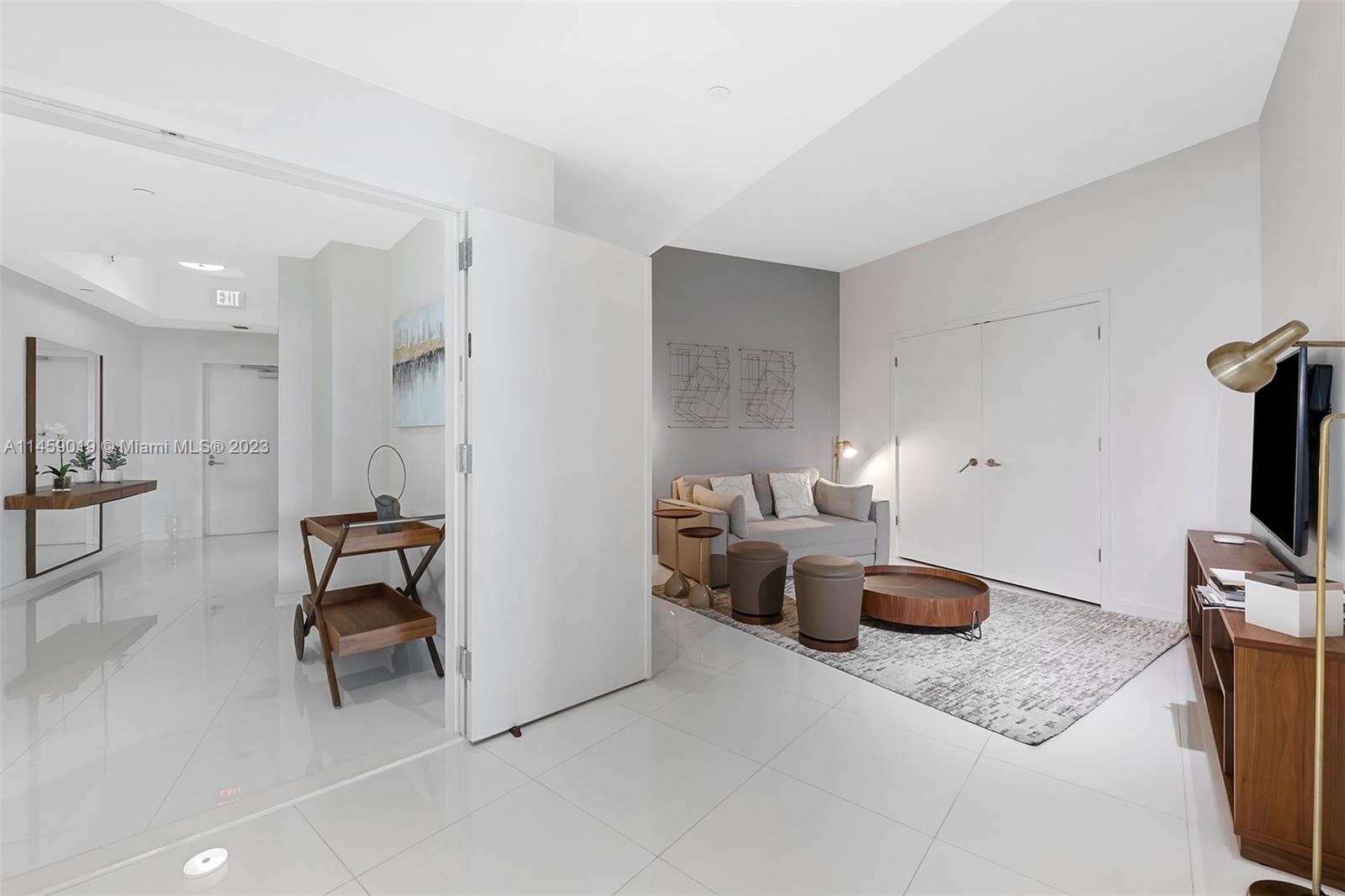 PARAMOUNT MIAMI WORLDCENT - Residential Lease