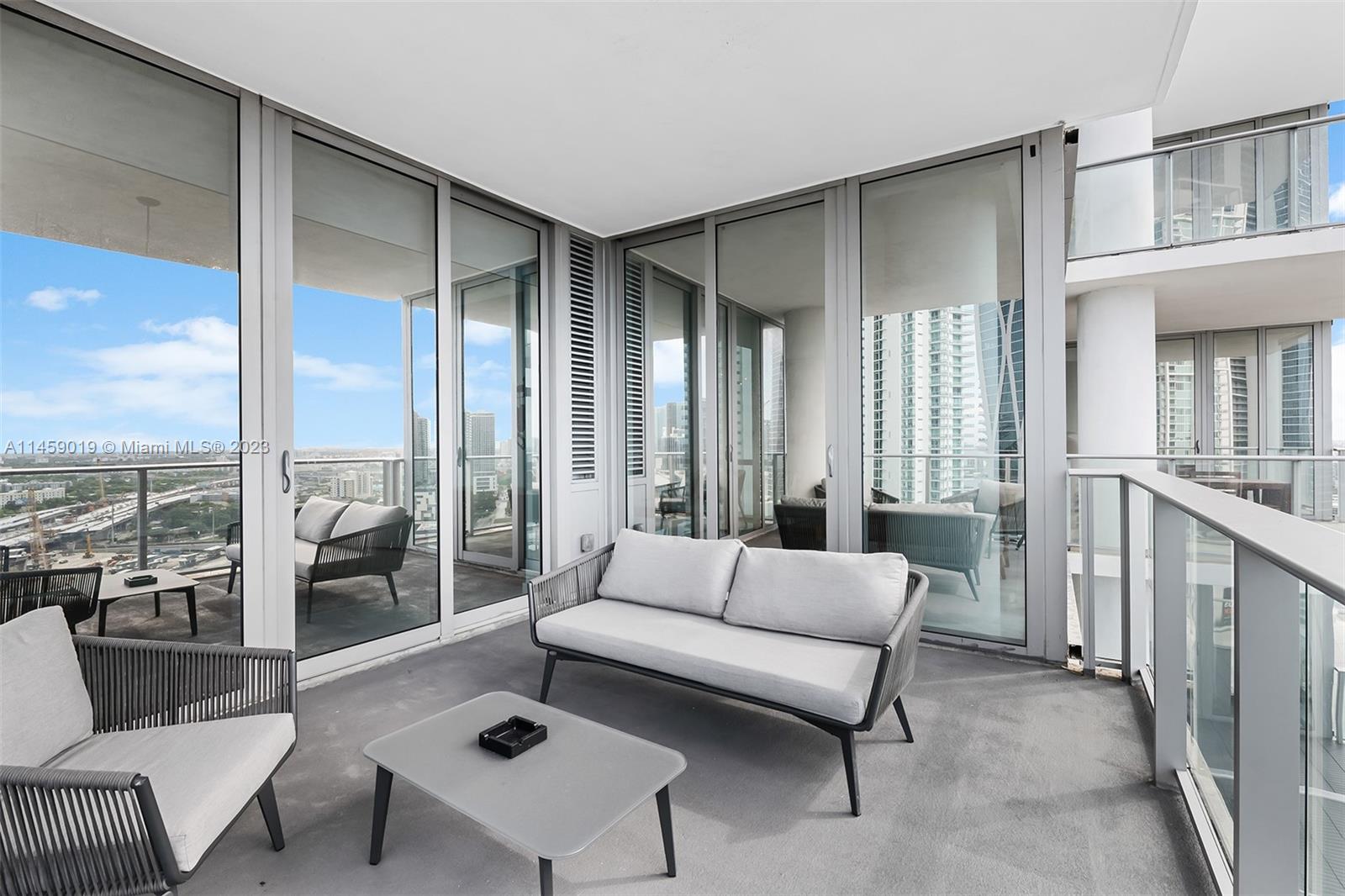 PARAMOUNT MIAMI WORLDCENT - Residential Lease