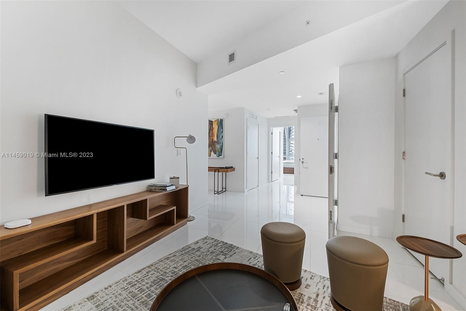 PARAMOUNT MIAMI WORLDCENT - Residential Lease