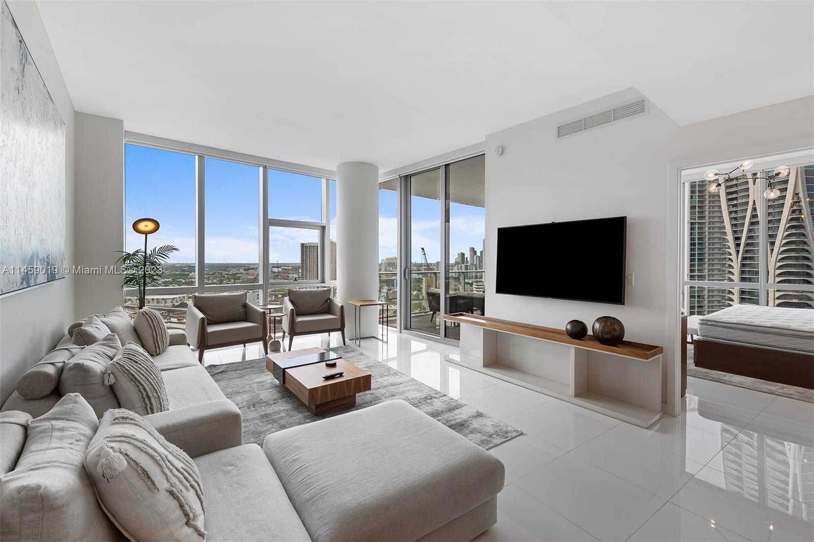 PARAMOUNT MIAMI WORLDCENT - Residential Lease