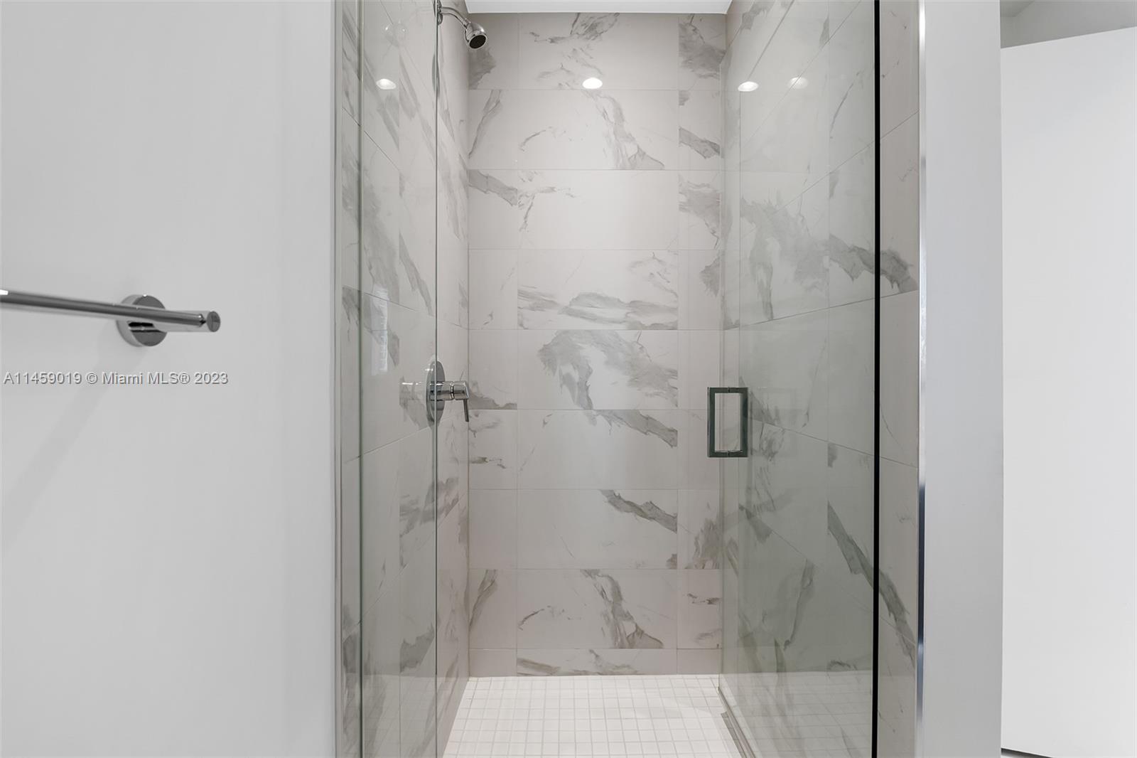 PARAMOUNT MIAMI WORLDCENT - Residential Lease