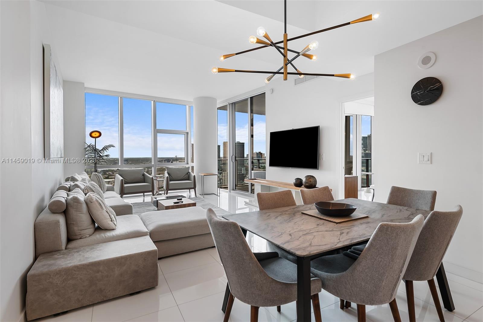 PARAMOUNT MIAMI WORLDCENT - Residential Lease