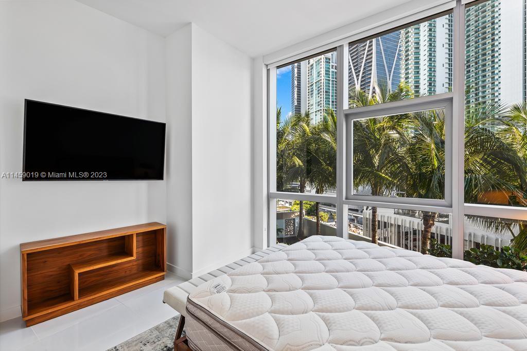 PARAMOUNT MIAMI WORLDCENT - Residential Lease