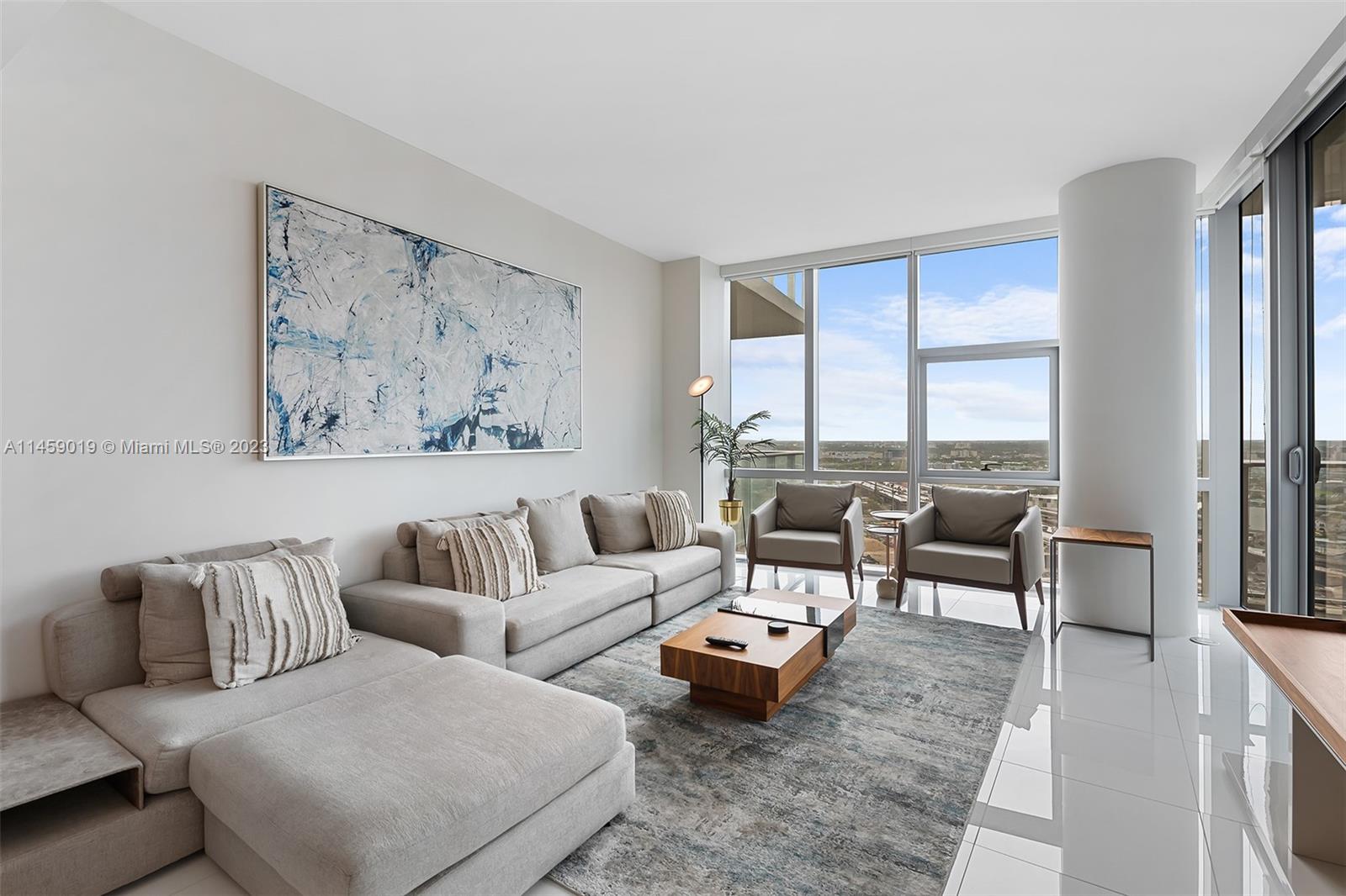 PARAMOUNT MIAMI WORLDCENT - Residential Lease
