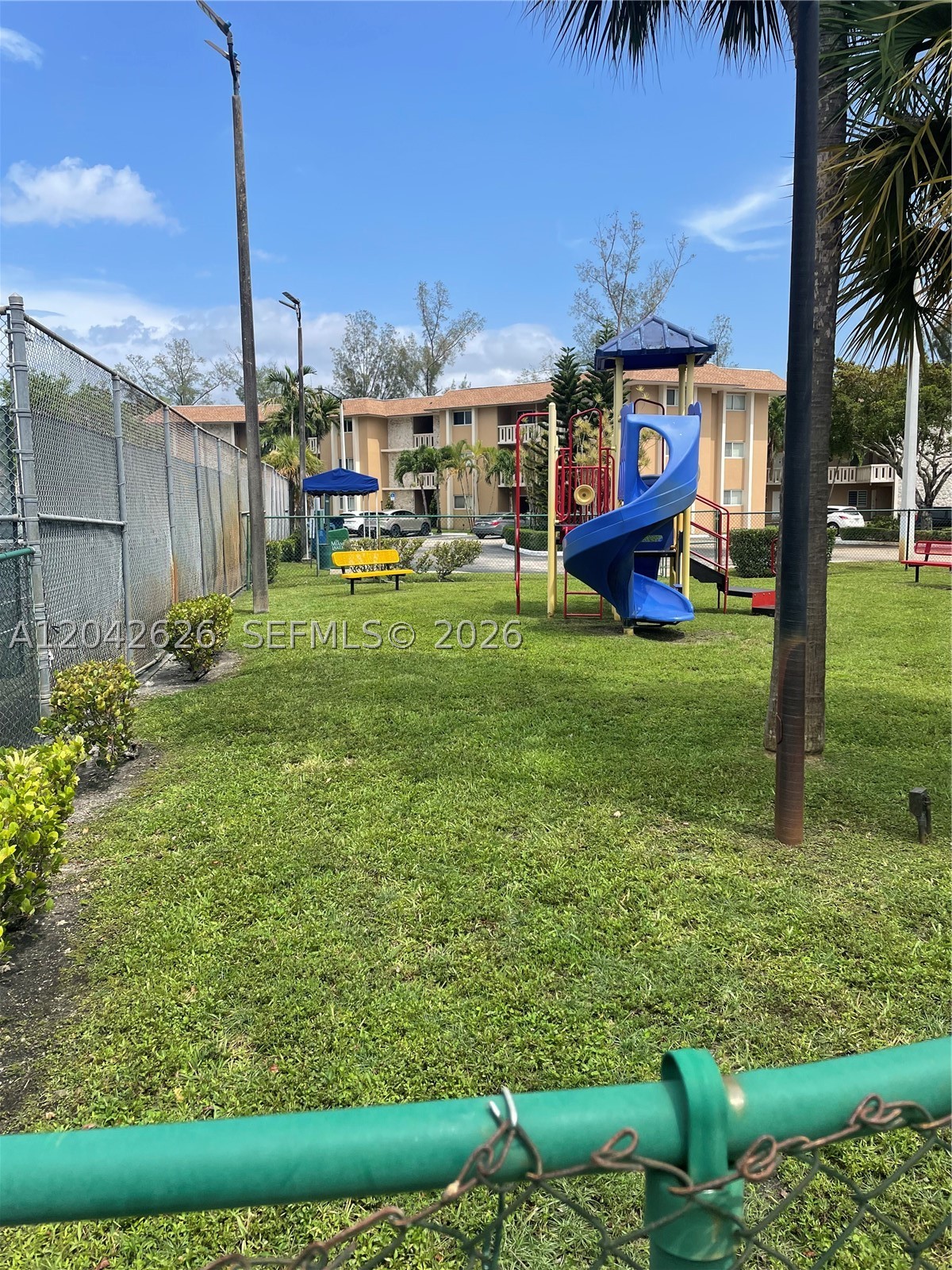 VILLAS OF MIAMI LAKES CON - Residential