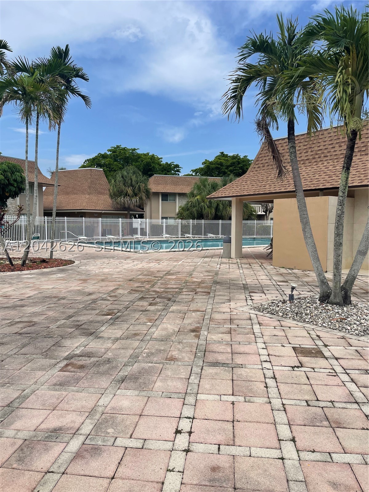 VILLAS OF MIAMI LAKES CON - Residential