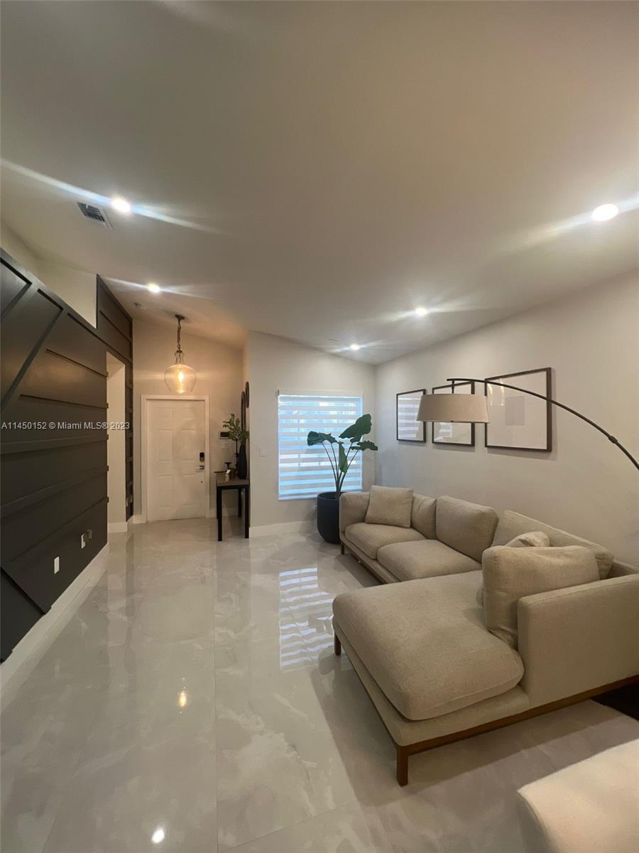 BRIGHTONS MEADOW TRACE - Residential Lease
