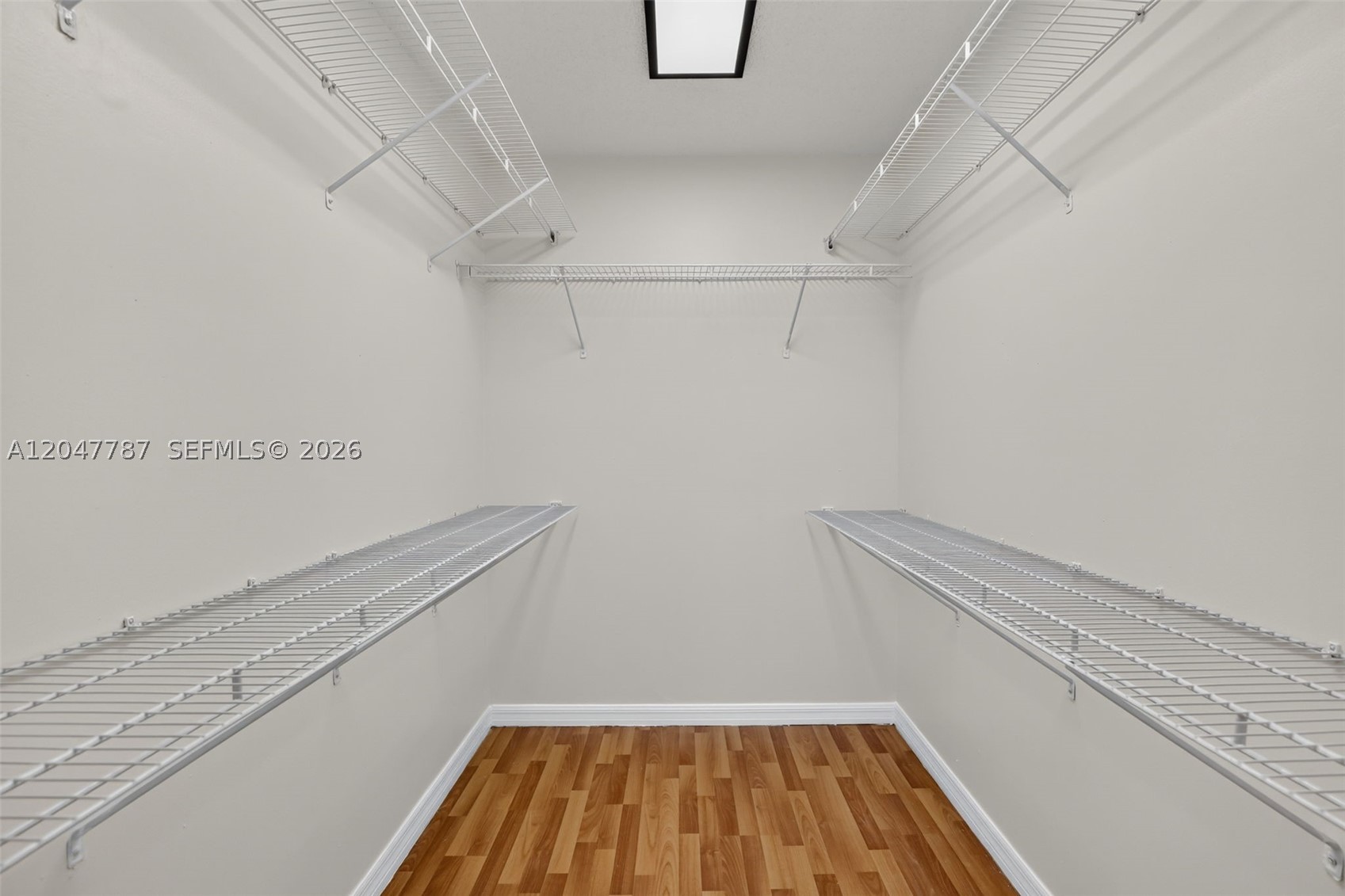 BUILDING EIGHT OF RACQUET - Residential