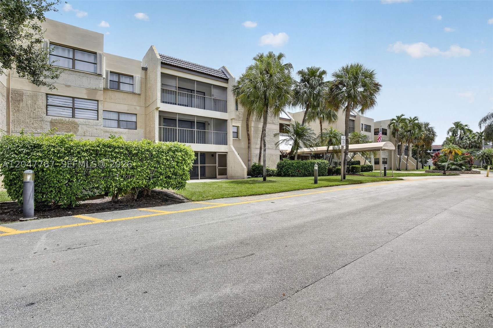 BUILDING EIGHT OF RACQUET - Residential