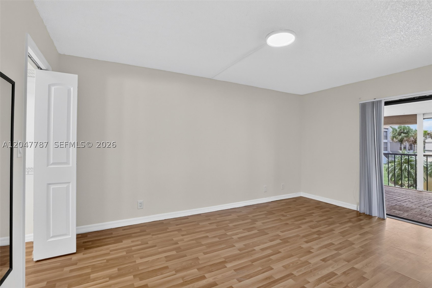 BUILDING EIGHT OF RACQUET - Residential