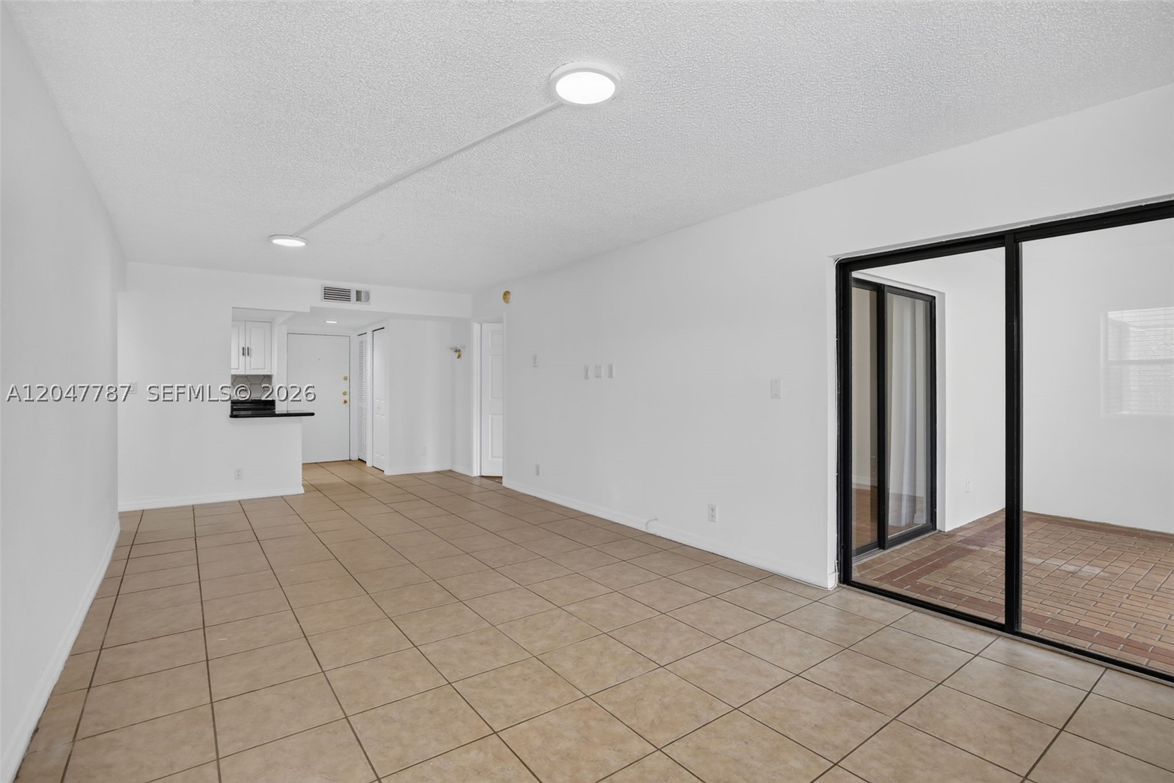 BUILDING EIGHT OF RACQUET - Residential
