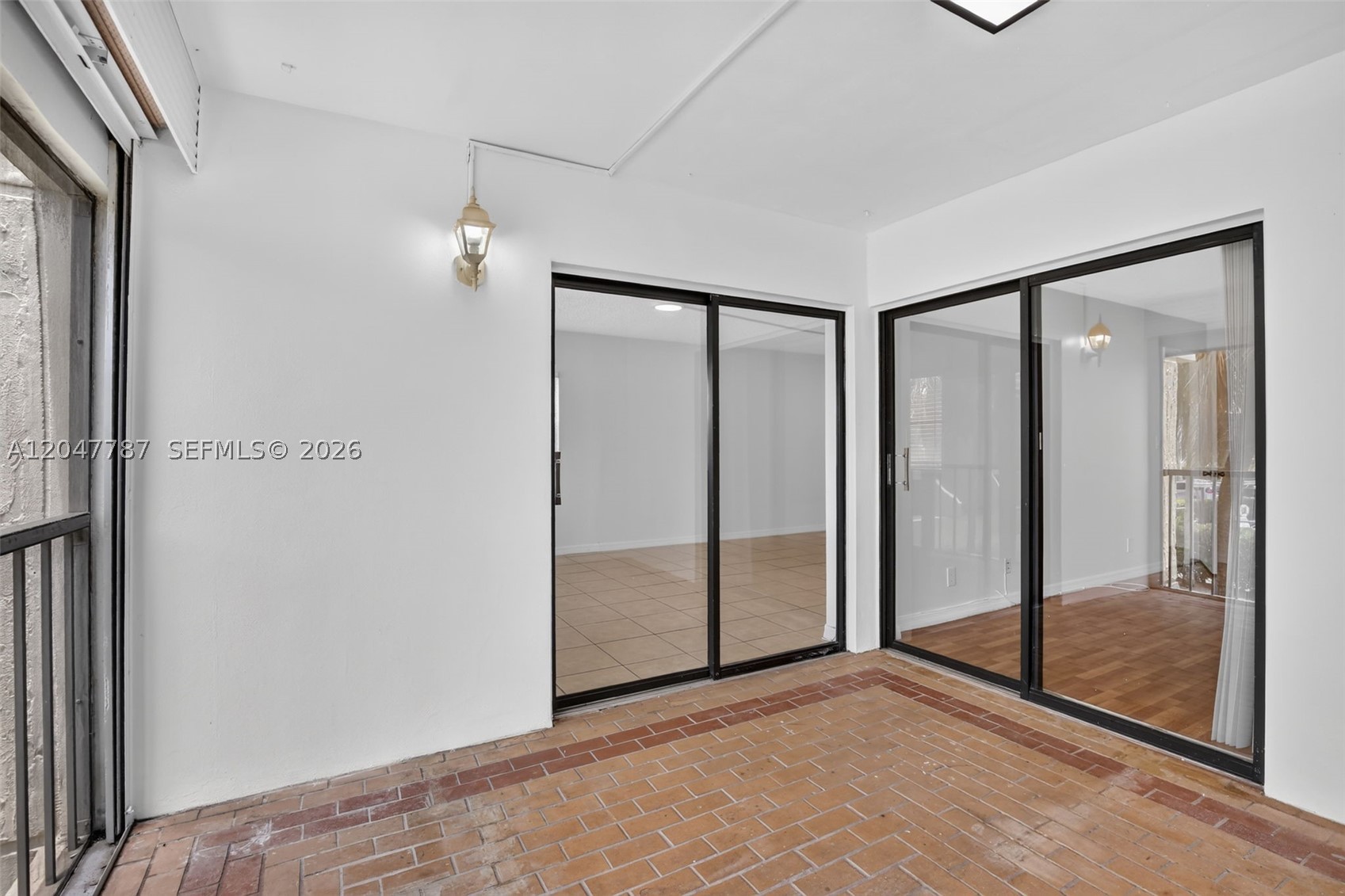 BUILDING EIGHT OF RACQUET - Residential
