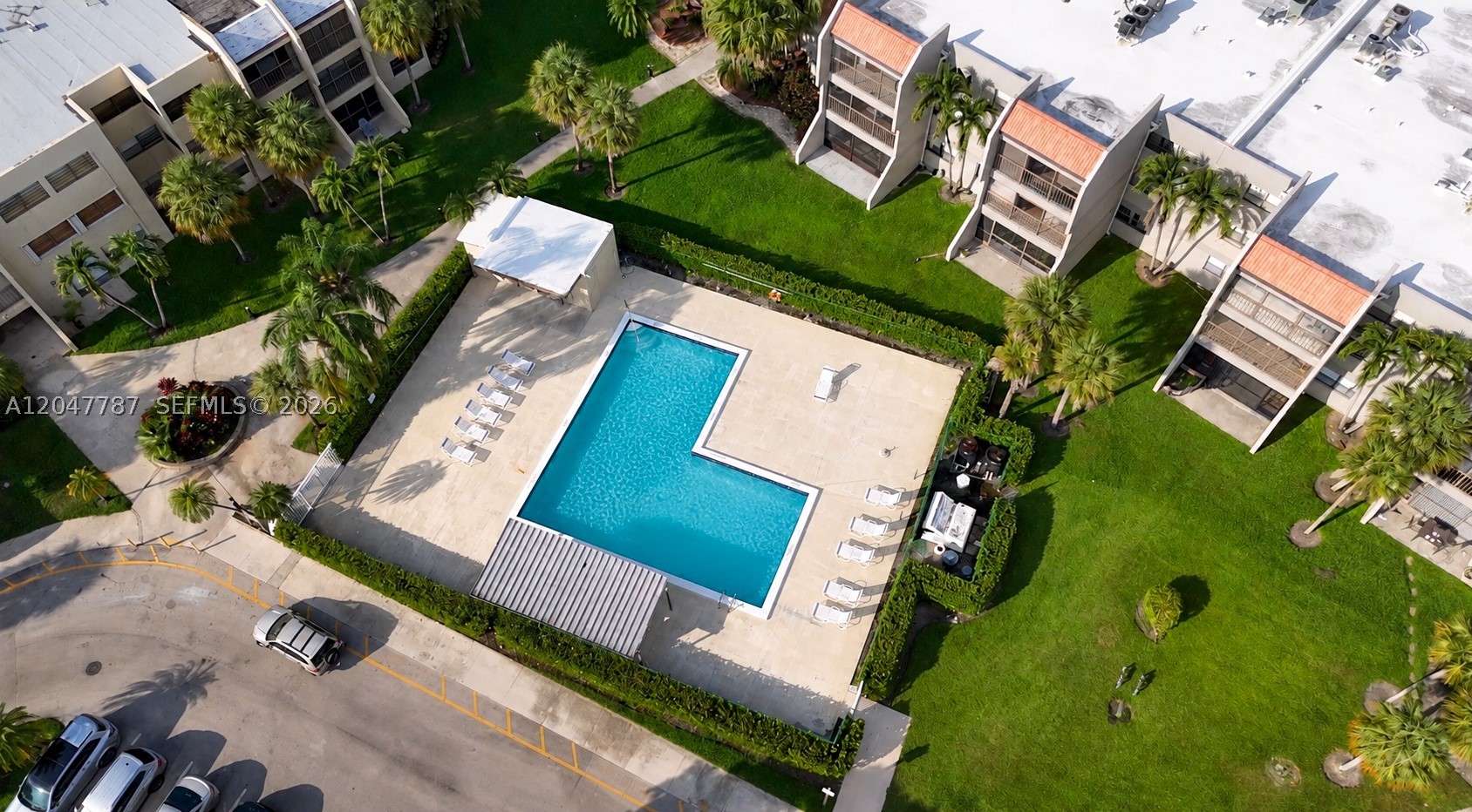 BUILDING EIGHT OF RACQUET - Residential
