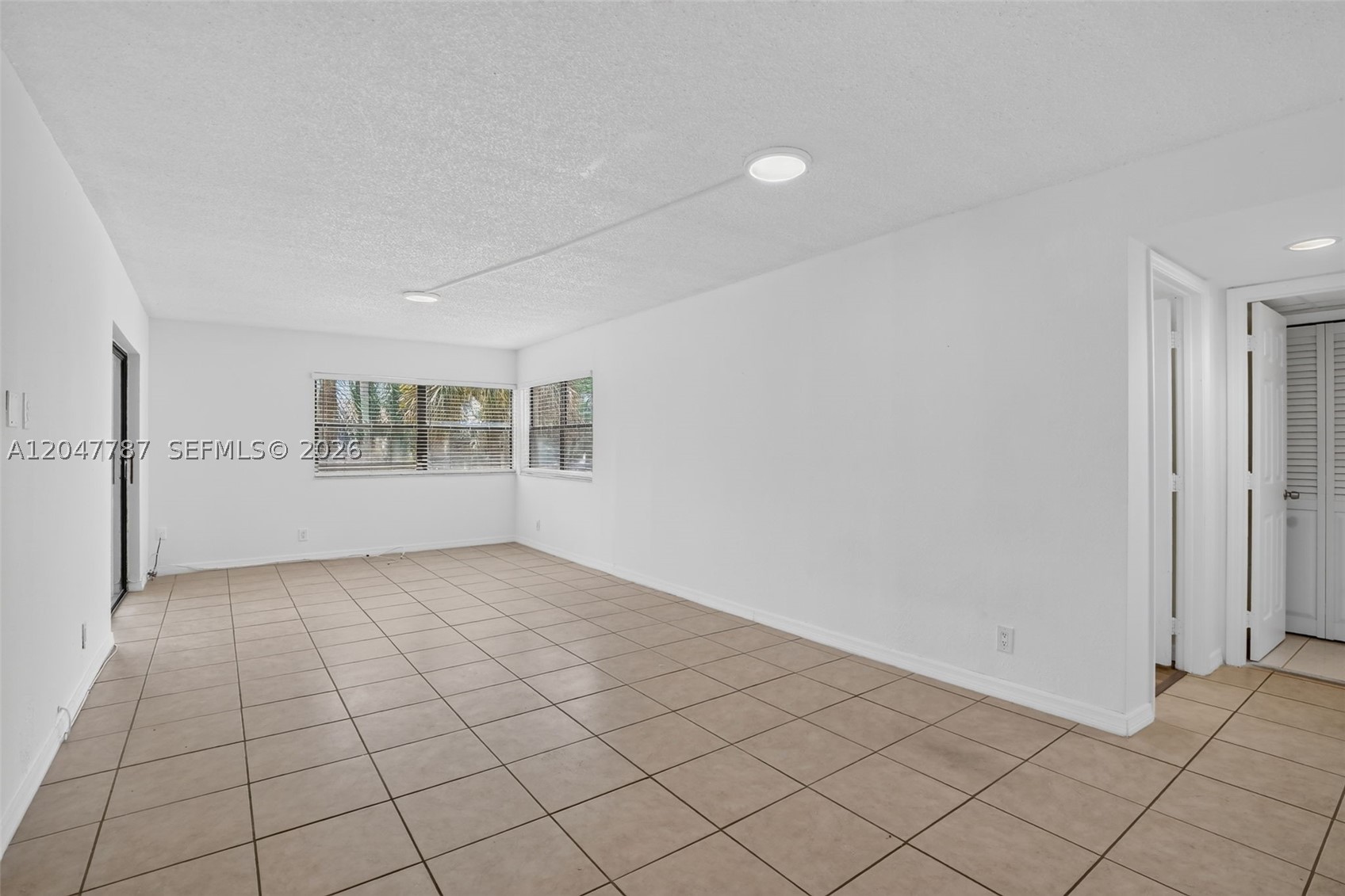 BUILDING EIGHT OF RACQUET - Residential