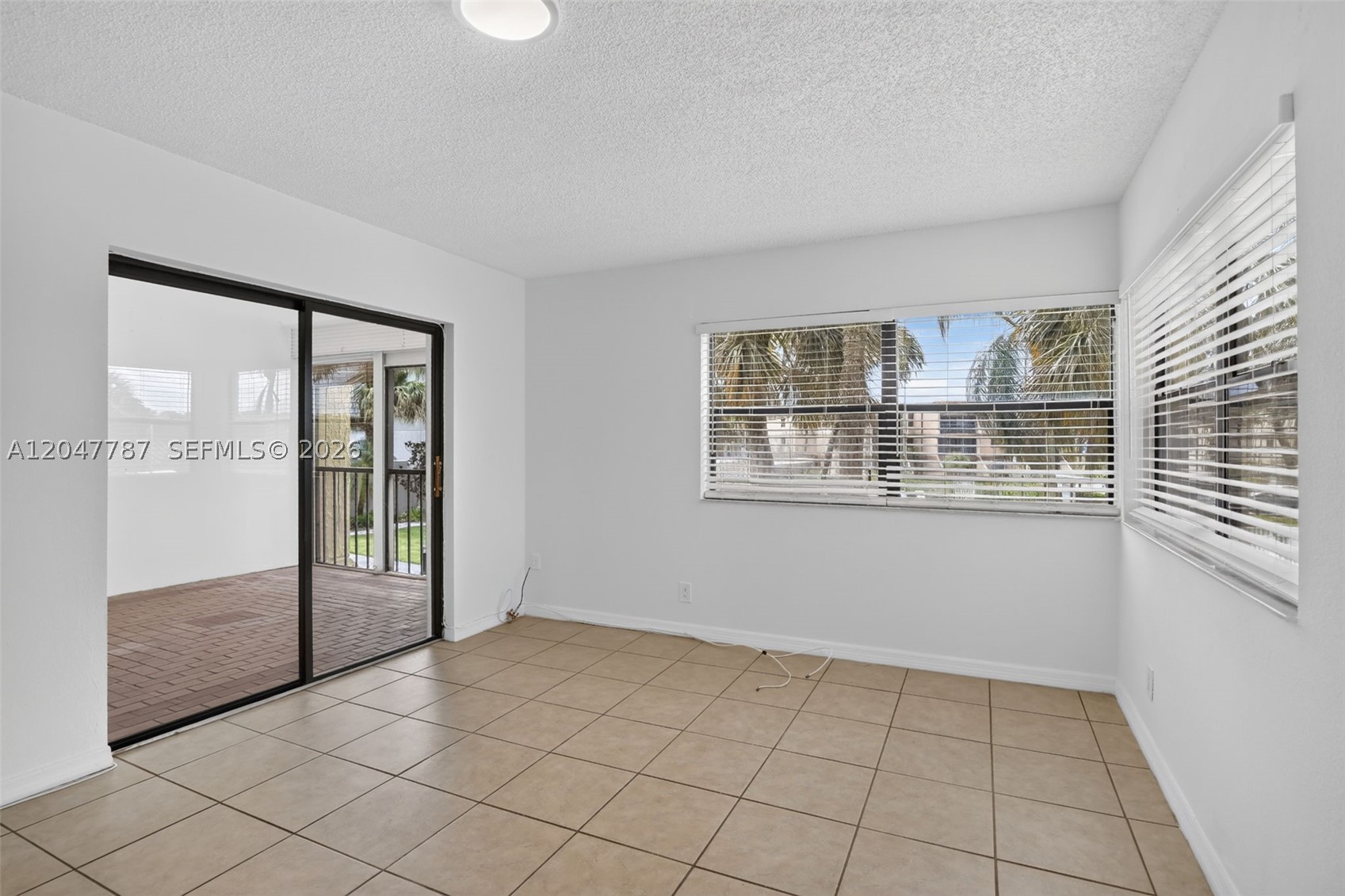 BUILDING EIGHT OF RACQUET - Residential