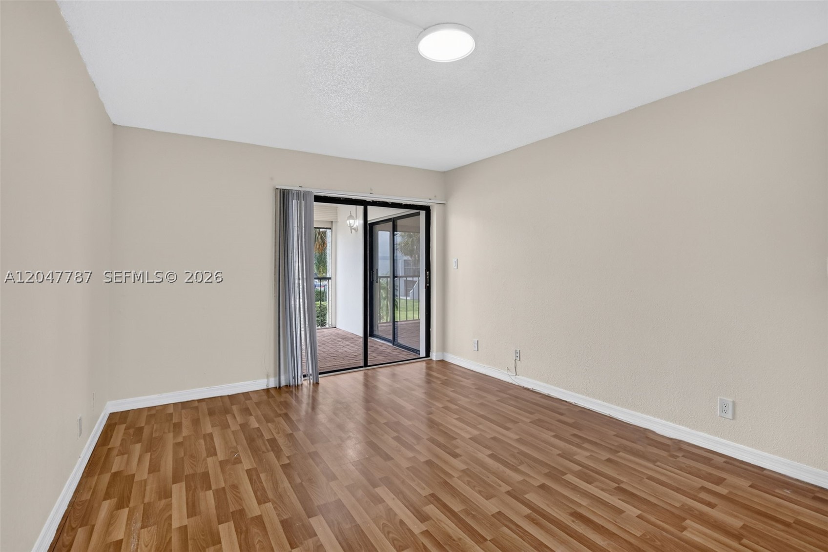 BUILDING EIGHT OF RACQUET - Residential