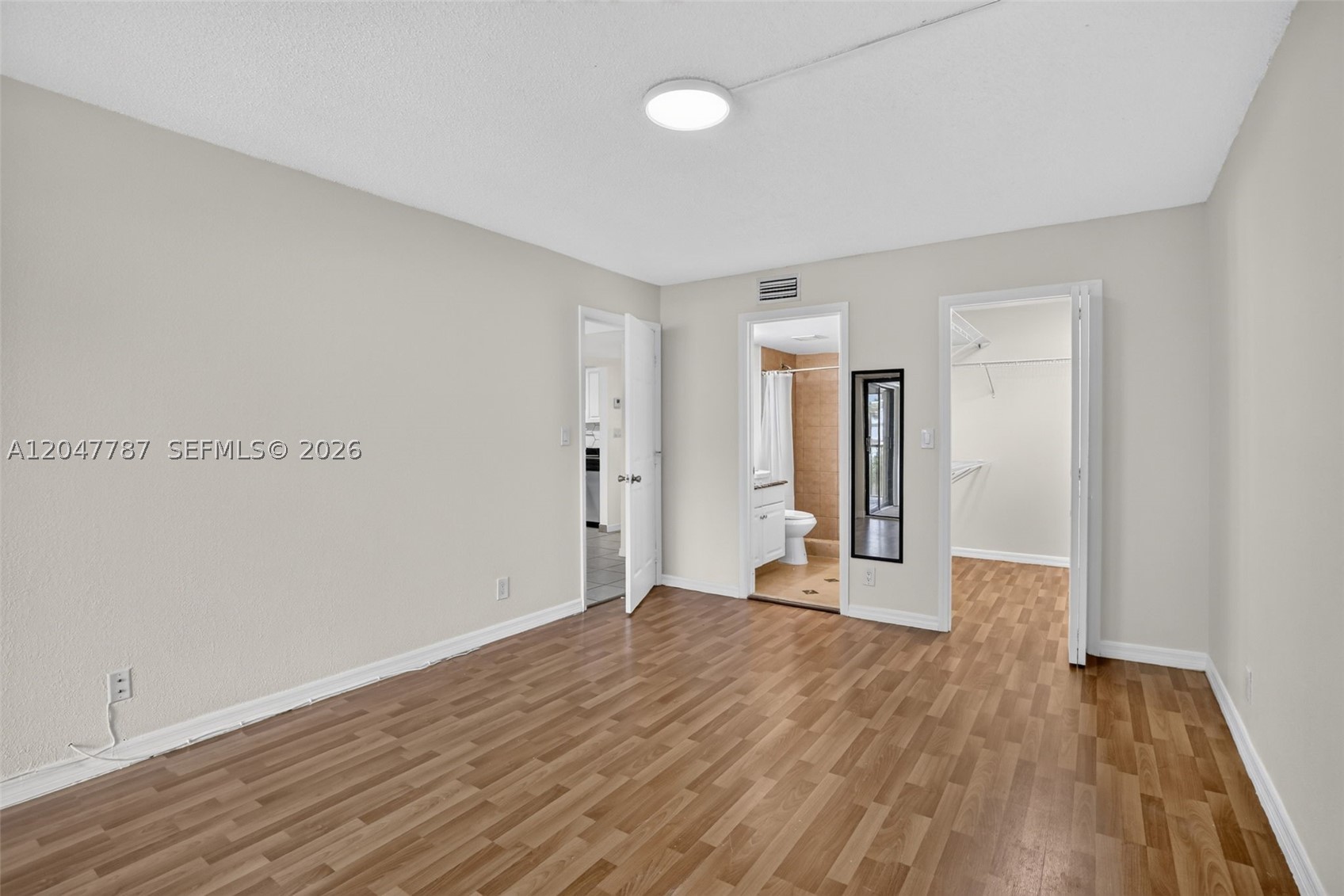 BUILDING EIGHT OF RACQUET - Residential