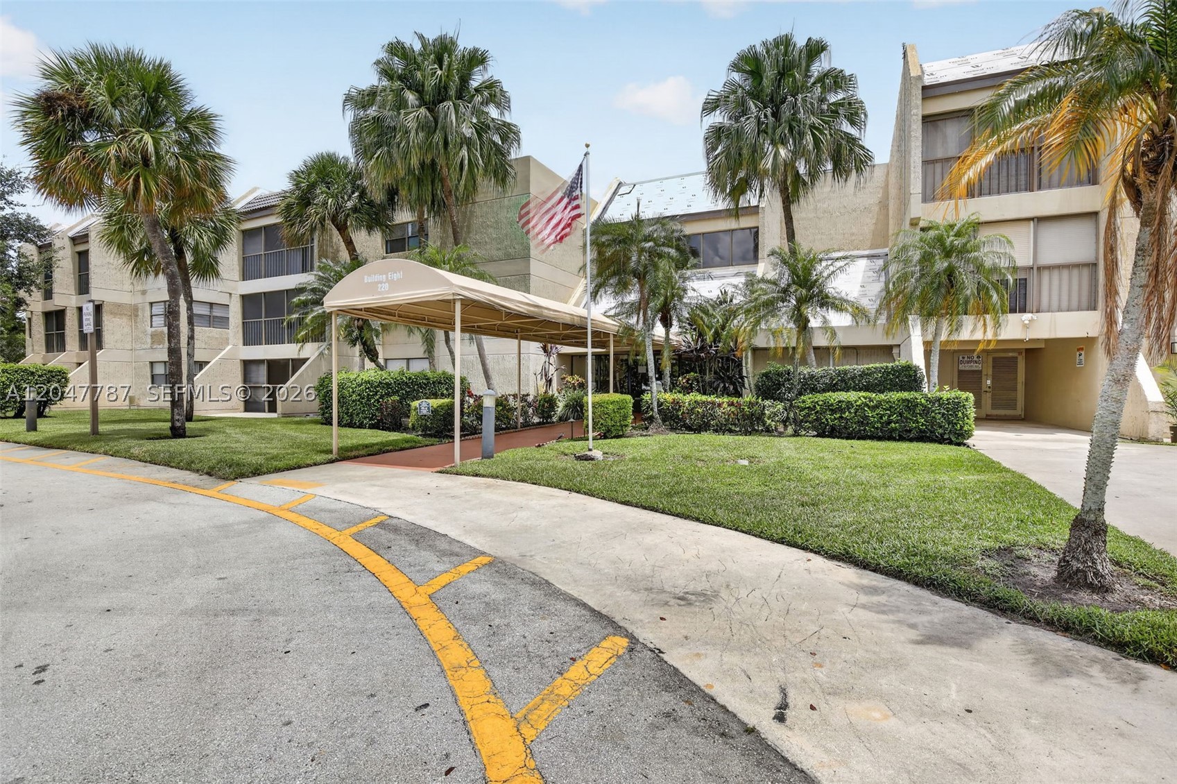 BUILDING EIGHT OF RACQUET - Residential