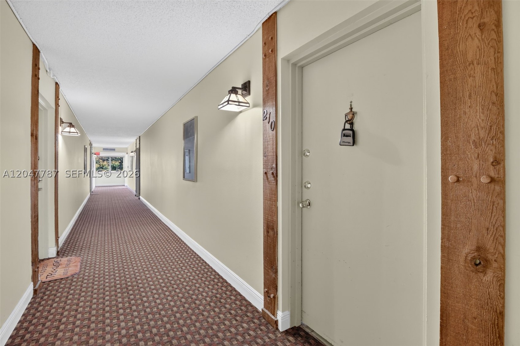 BUILDING EIGHT OF RACQUET - Residential
