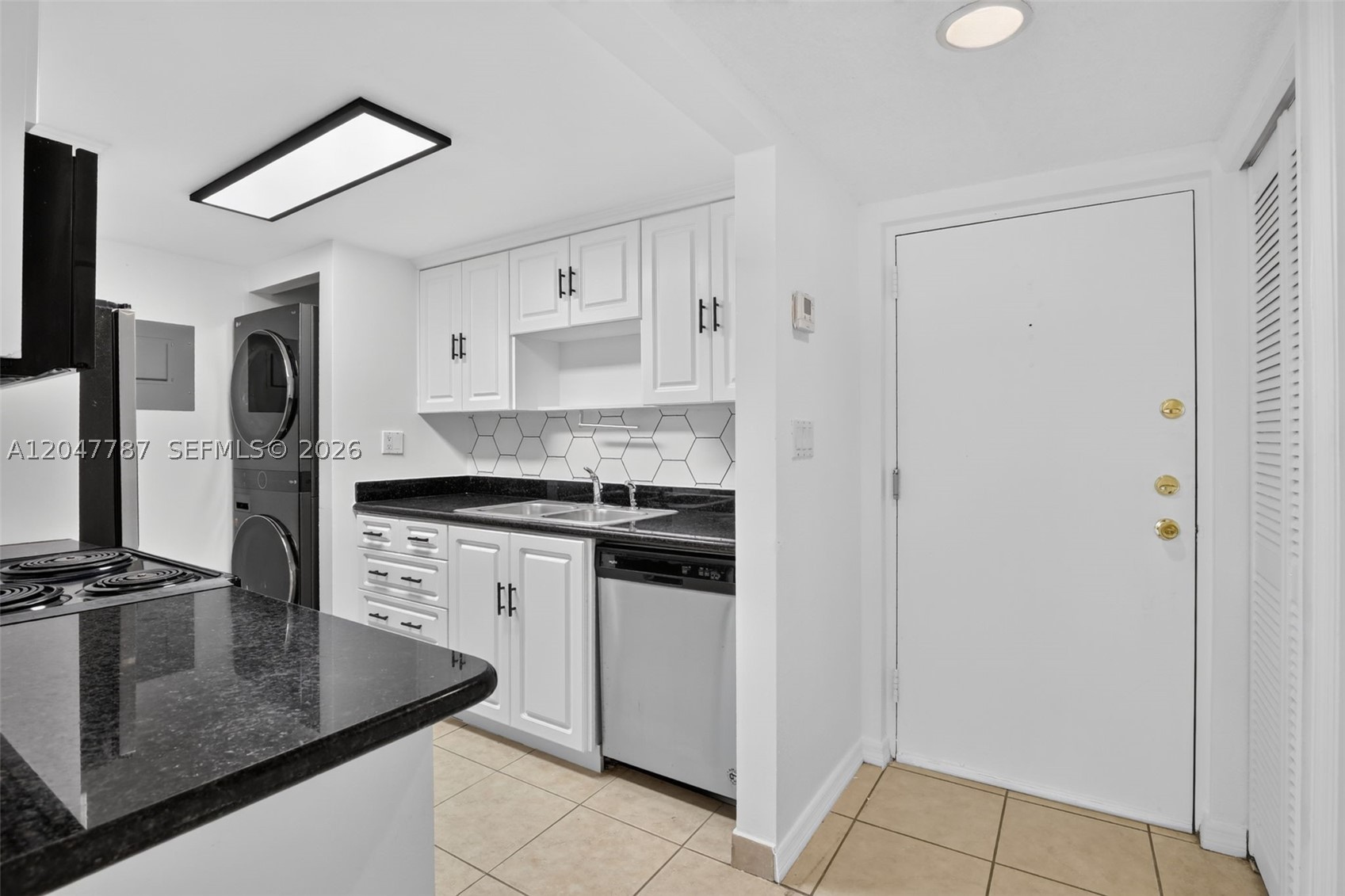 BUILDING EIGHT OF RACQUET - Residential