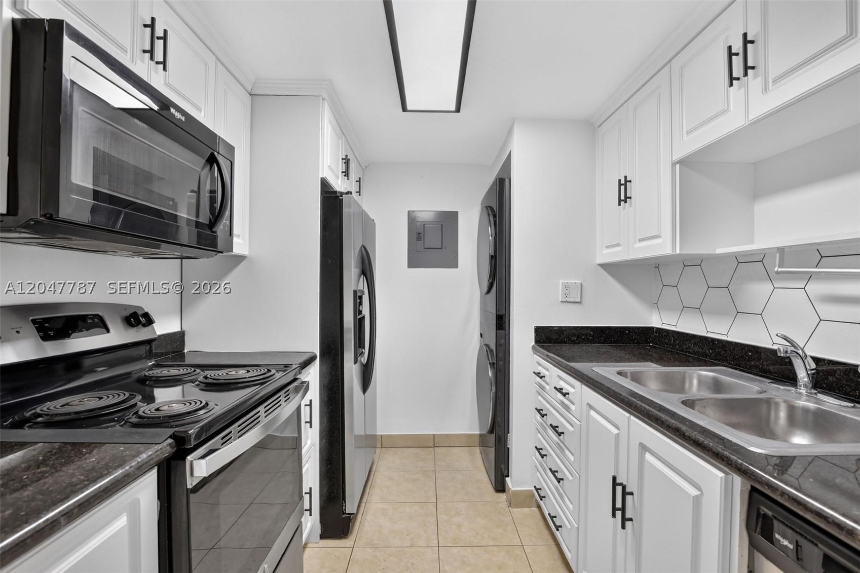 BUILDING EIGHT OF RACQUET - Residential