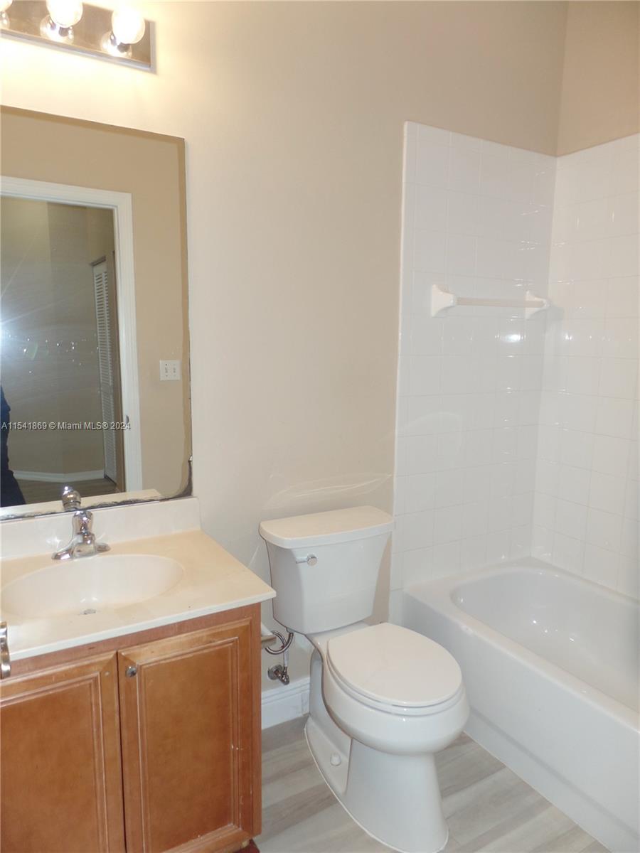 BANYAN BAY CONDO - Residential Lease