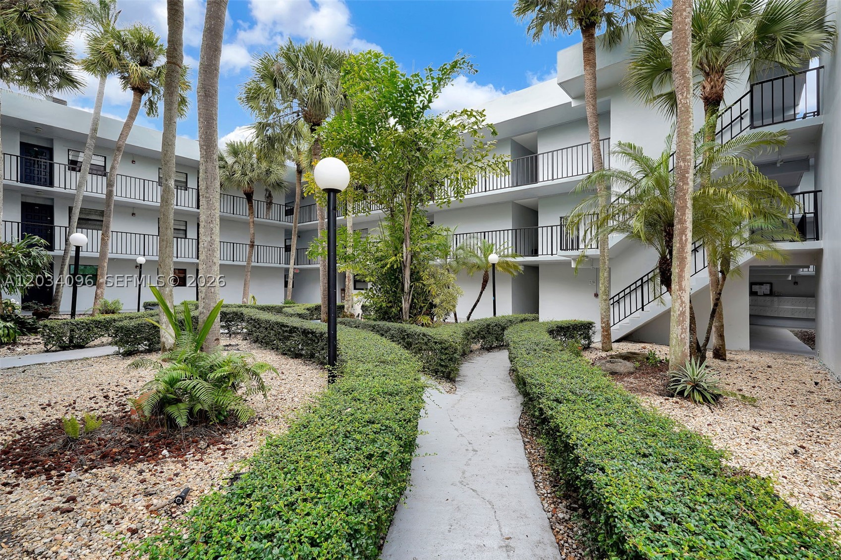 GARDENS OF KENDALL SO CON - Residential Lease