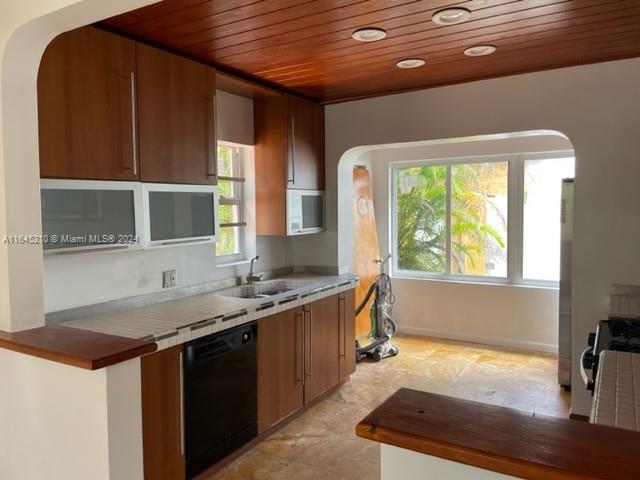 SHADOWLAWN - Residential Lease