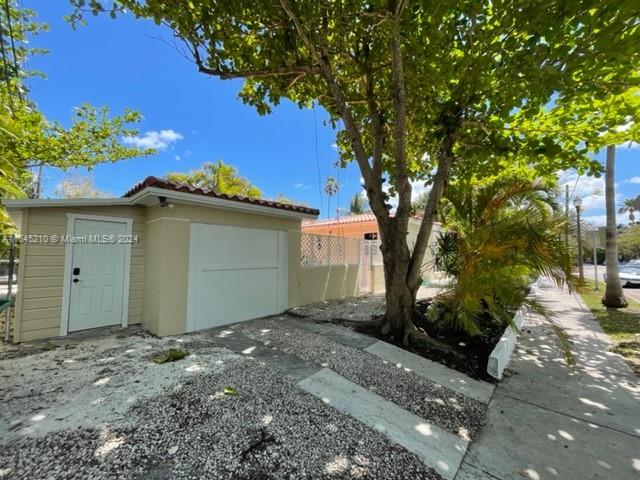 SHADOWLAWN - Residential Lease