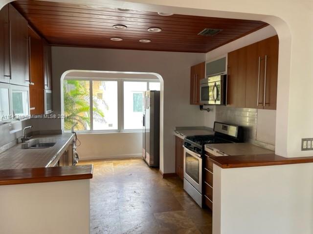 SHADOWLAWN - Residential Lease