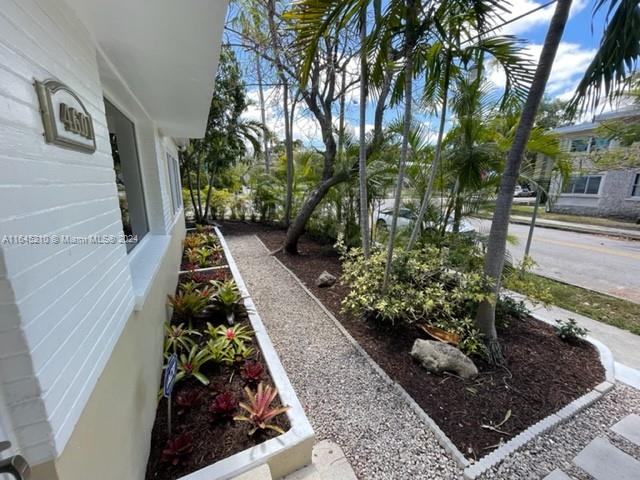 SHADOWLAWN - Residential Lease