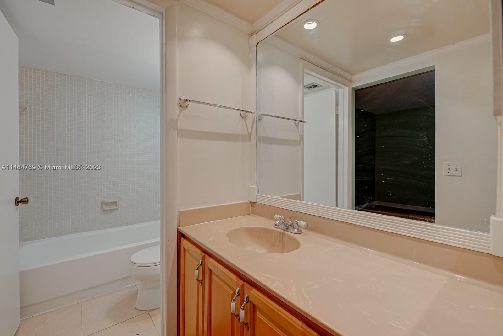GARDENS OF KENDALL SO CON - Residential Lease