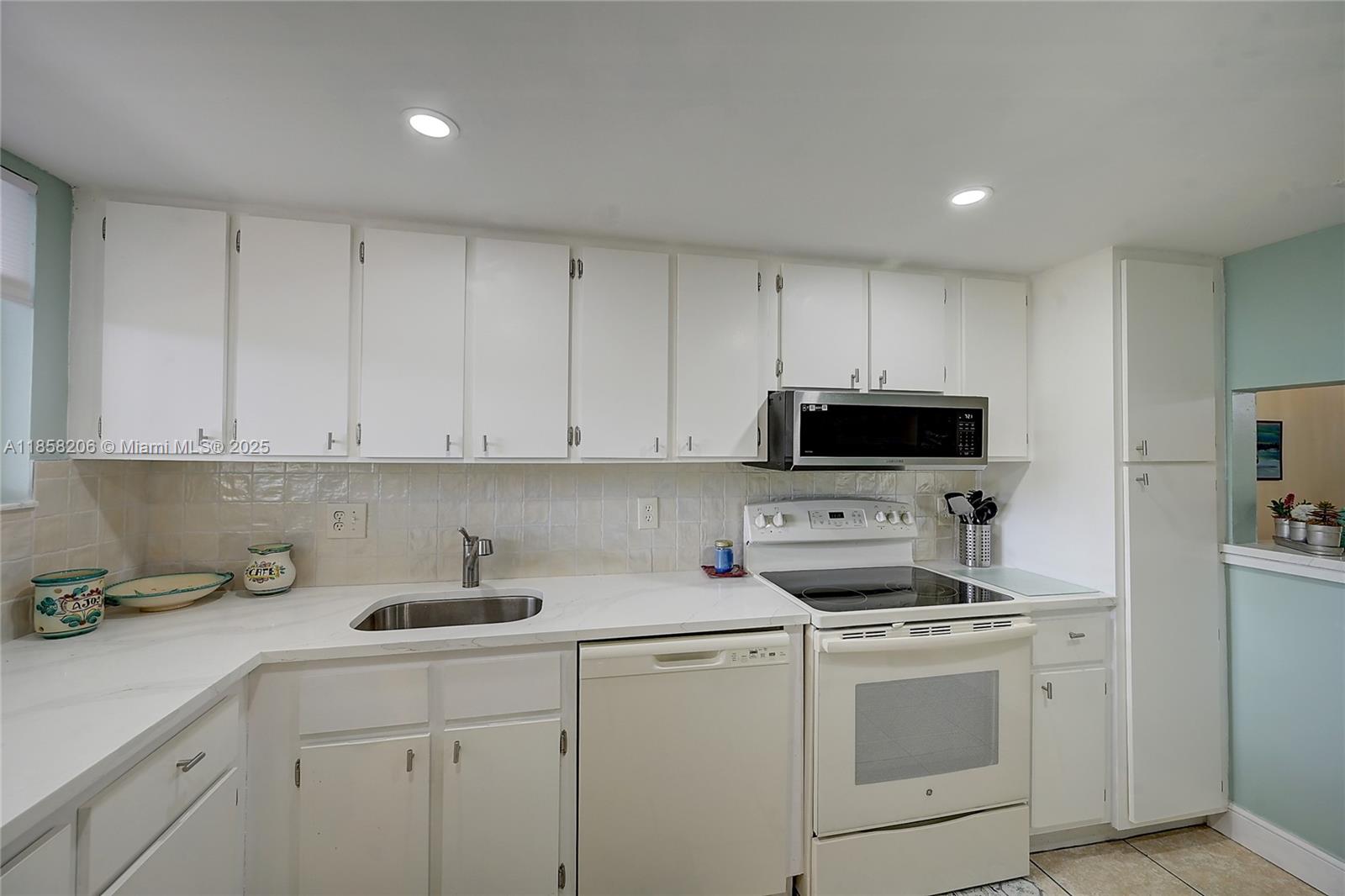 POINCIANA LAKES CONDO - Residential