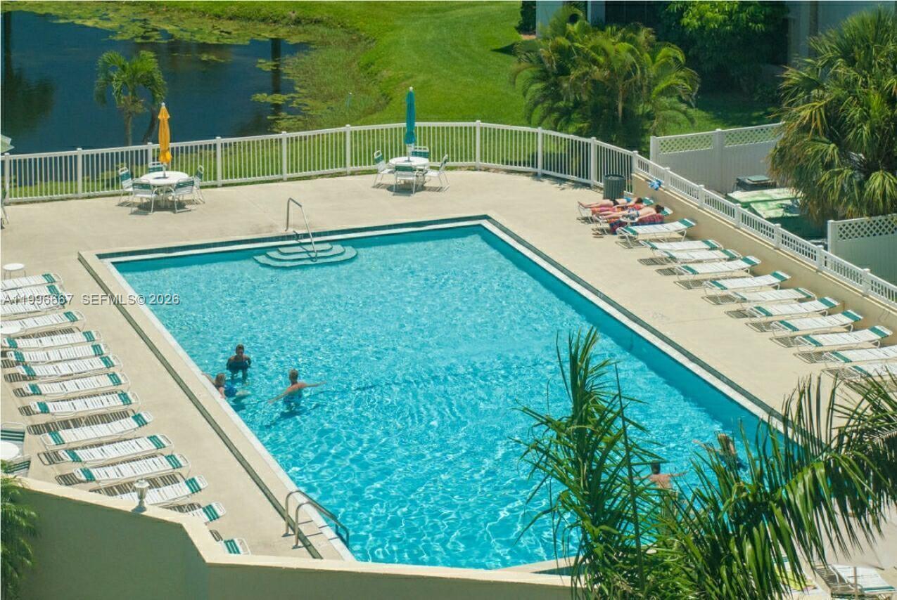 GOLF VILLAS - Residential