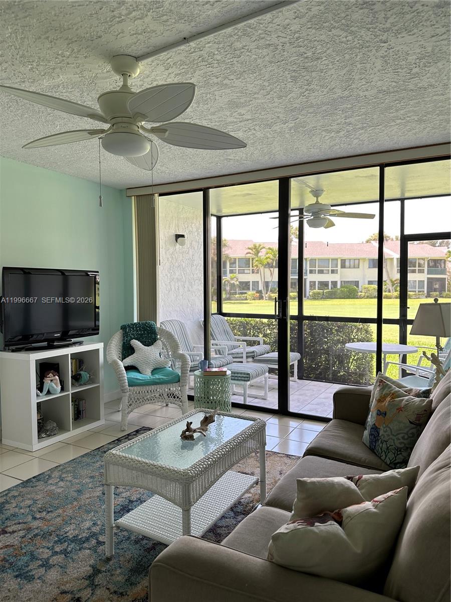 GOLF VILLAS - Residential