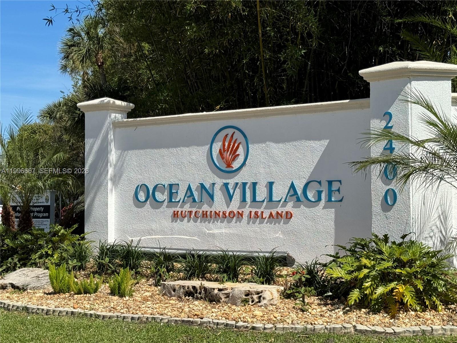 GOLF VILLAS - Residential