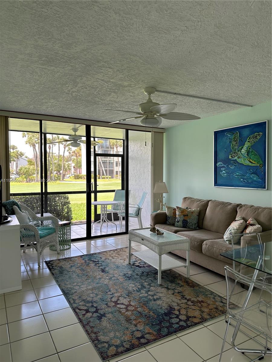 GOLF VILLAS - Residential