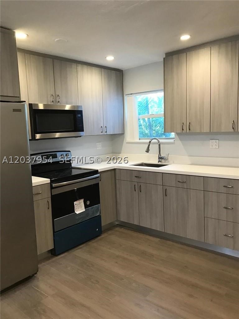 HOLLYWOOD LITTLE RANCHES - Residential Lease