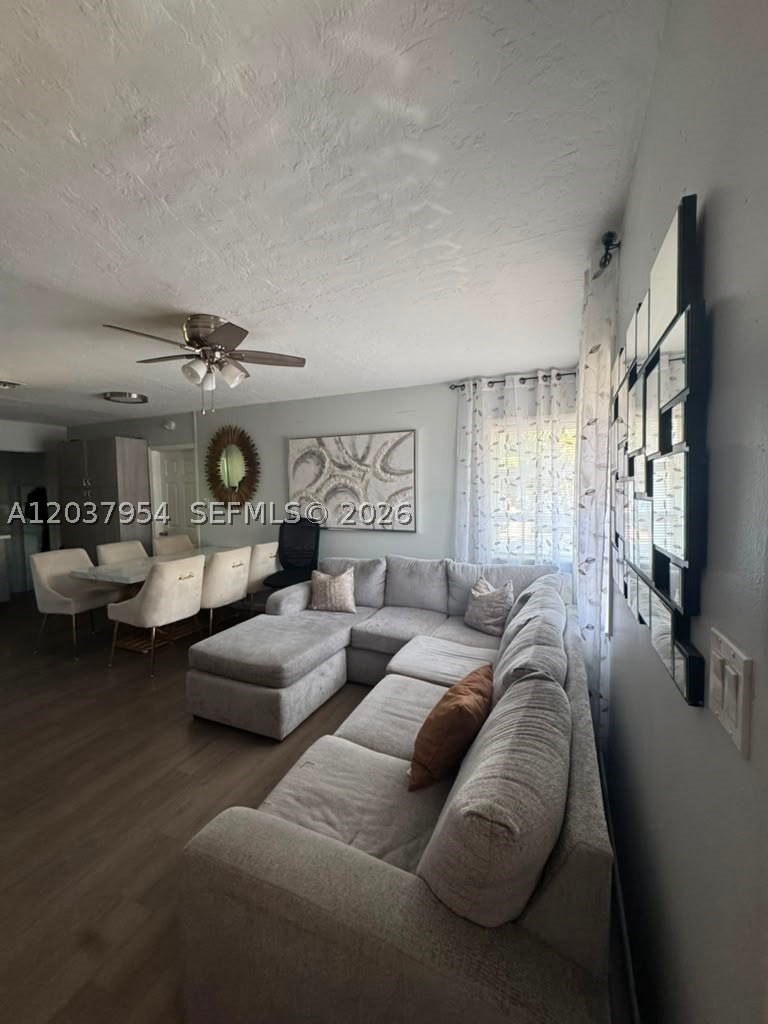 HOLLYWOOD LITTLE RANCHES - Residential Lease