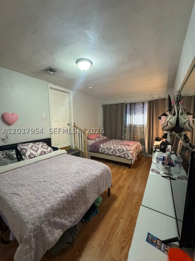 HOLLYWOOD LITTLE RANCHES - Residential Lease