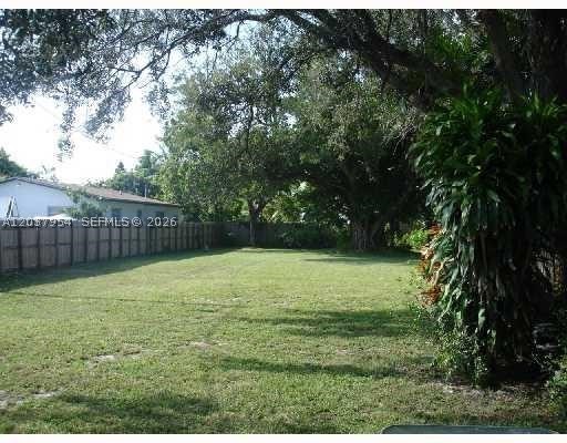 HOLLYWOOD LITTLE RANCHES - Residential Lease
