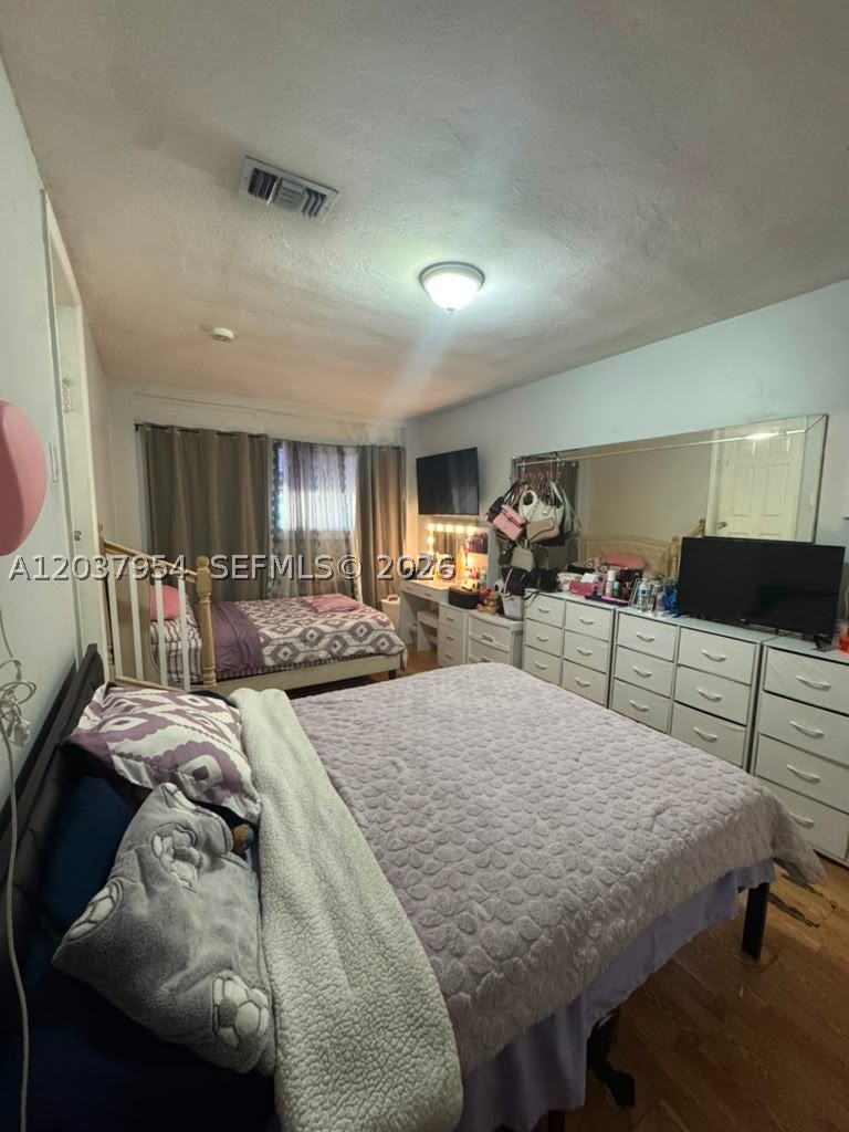 HOLLYWOOD LITTLE RANCHES - Residential Lease