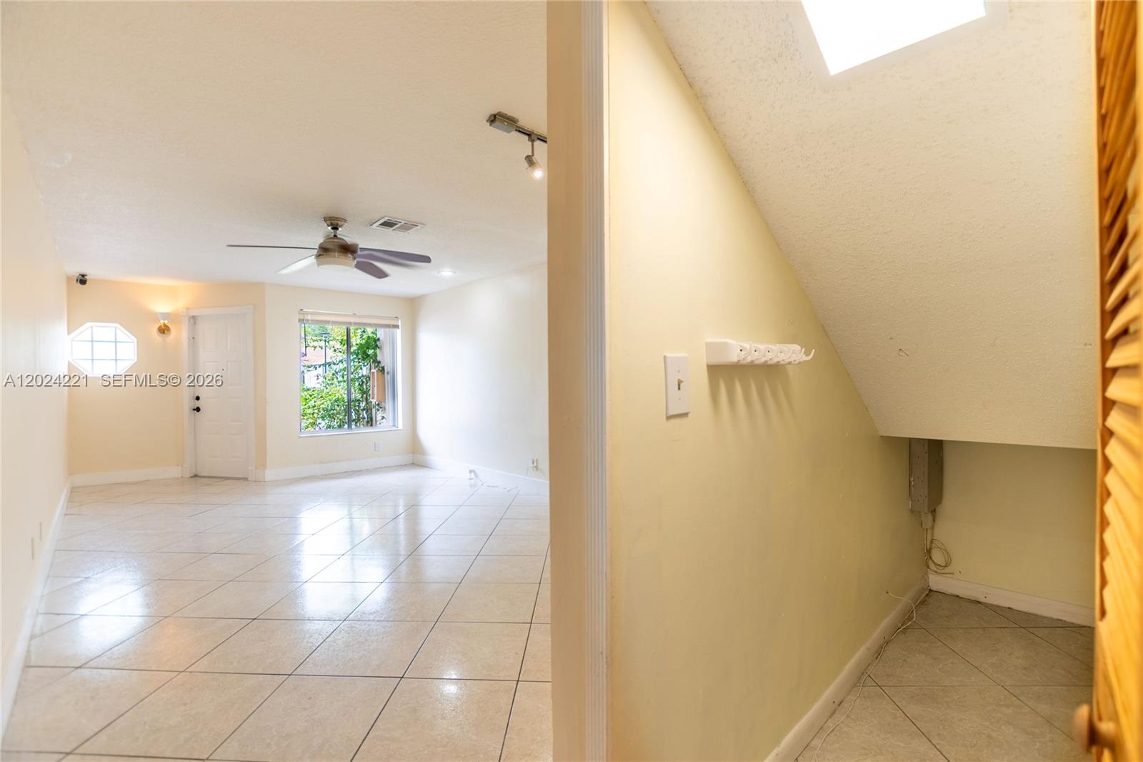 WELLEBY UNIT THIRTEEN - Residential