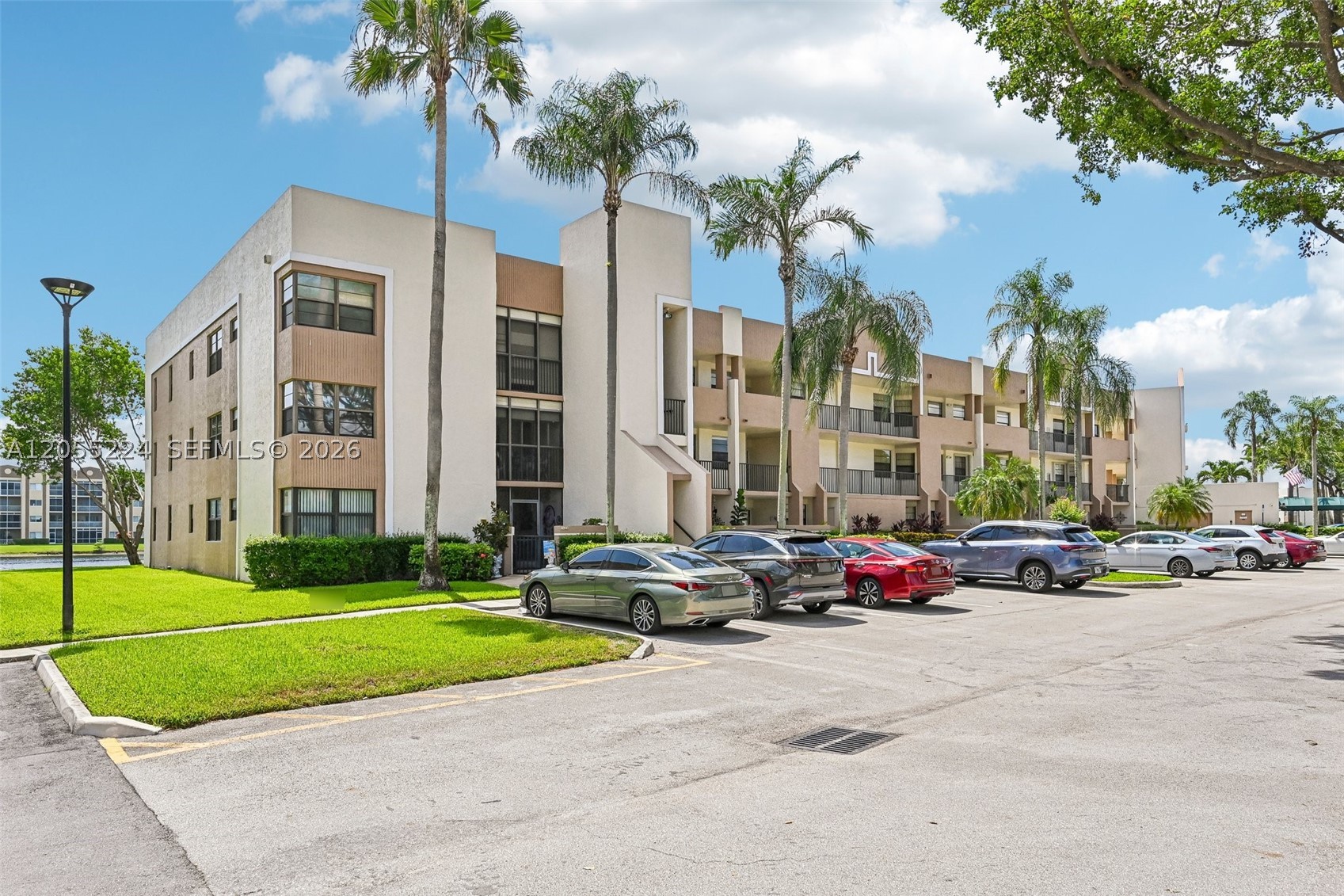FAIRFAX CONDOMINIUM - Residential