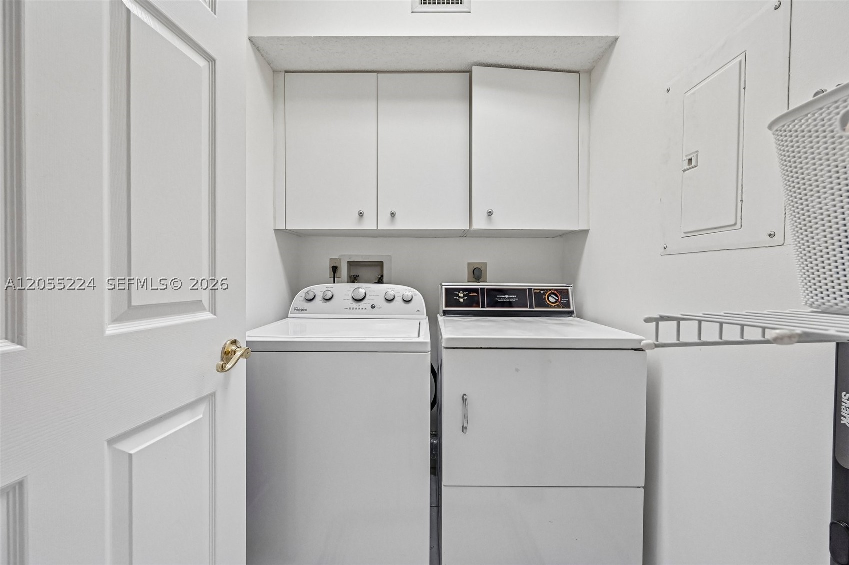 FAIRFAX CONDOMINIUM - Residential
