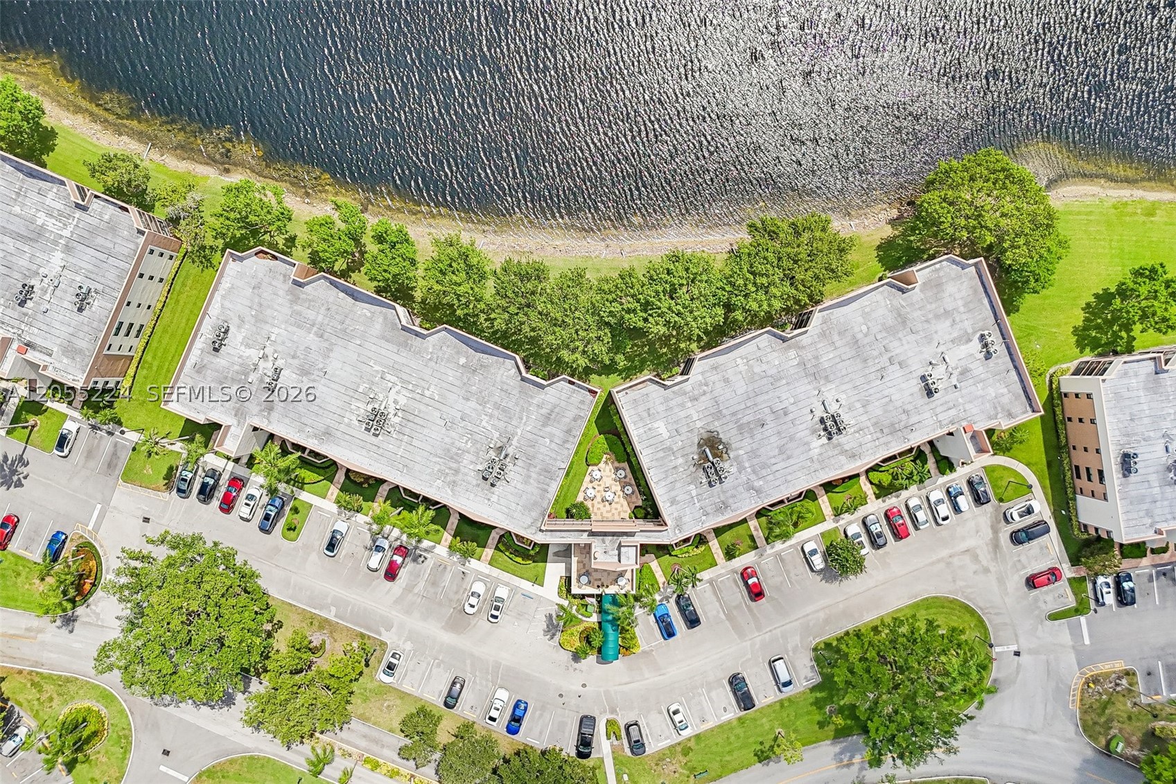 FAIRFAX CONDOMINIUM - Residential
