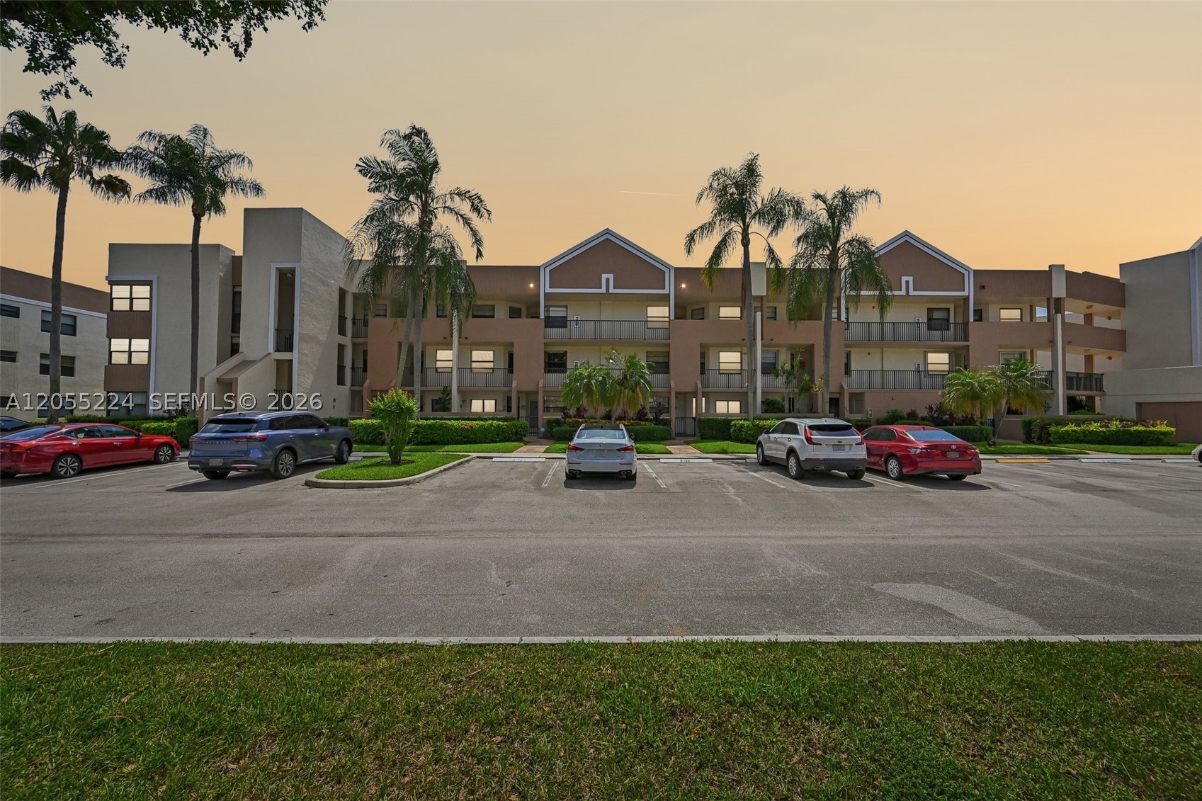 FAIRFAX CONDOMINIUM - Residential