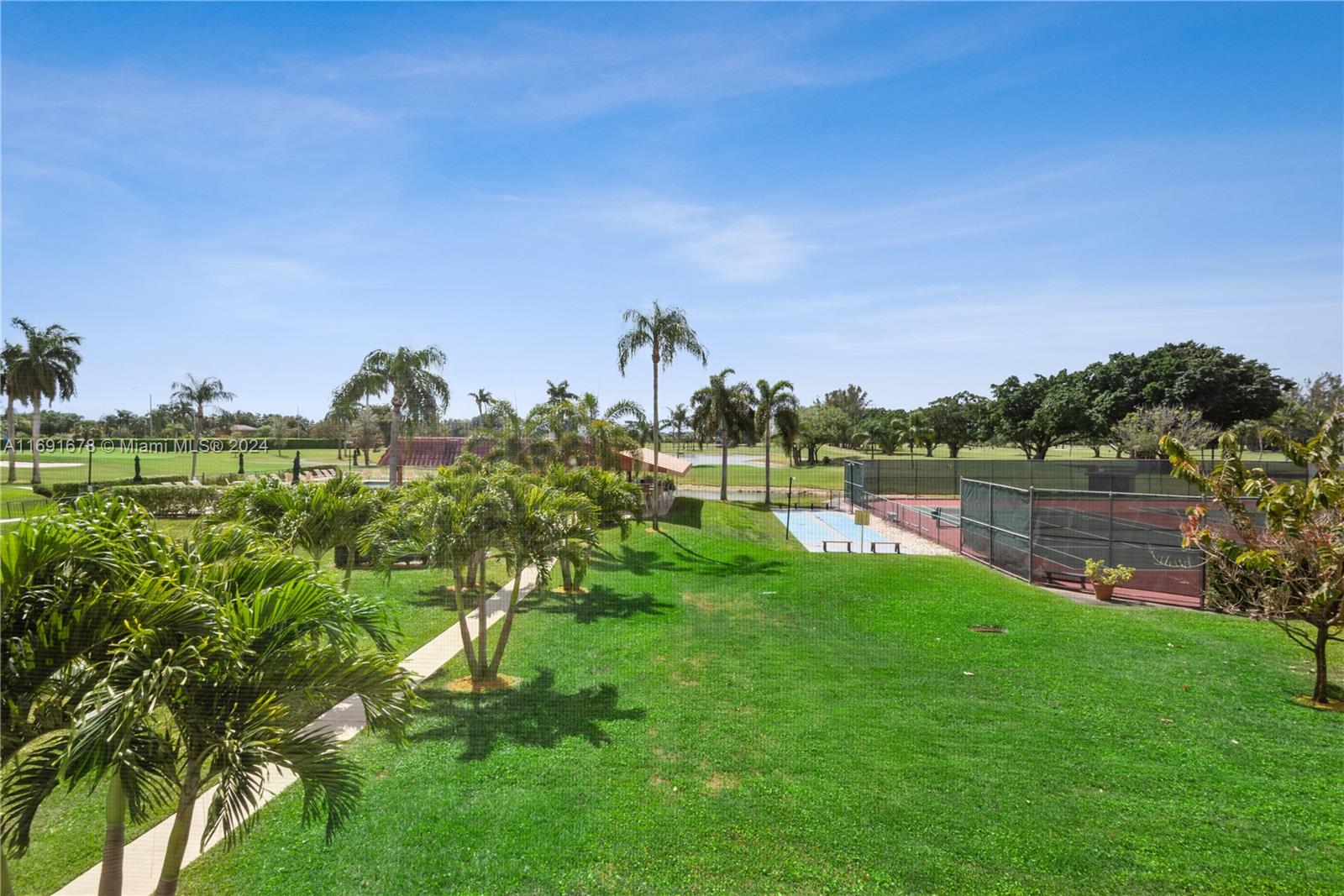 HOLLYBROOK GOLF AND - Residential